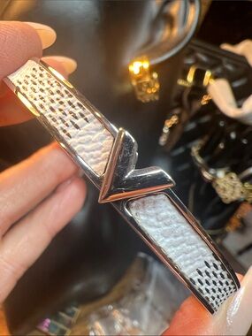Silver StainlessTextured White and Grey Vegan Leather Bracelet